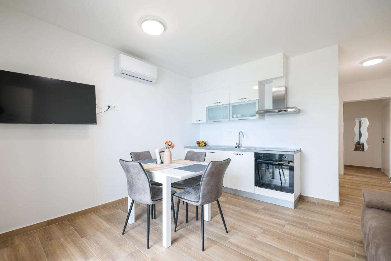 Beachfront Apartments Tic With Seaview Miletici 外观 照片