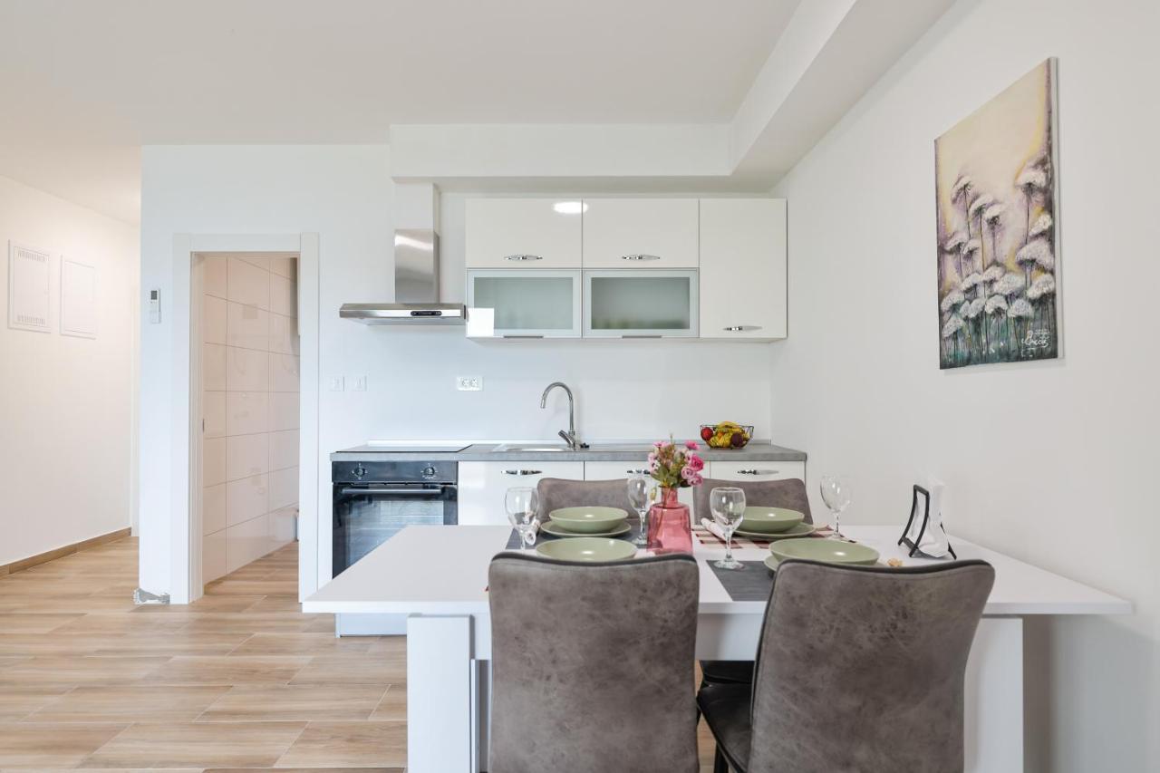Beachfront Apartments Tic With Seaview Miletici 外观 照片