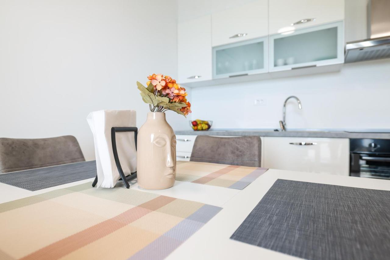 Beachfront Apartments Tic With Seaview Miletici 外观 照片