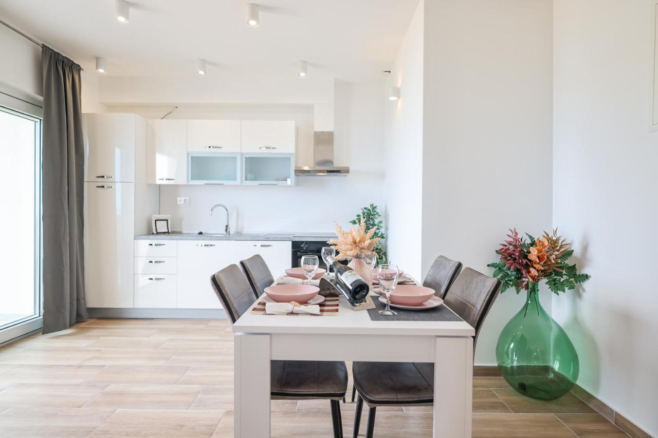 Beachfront Apartments Tic With Seaview Miletici 外观 照片