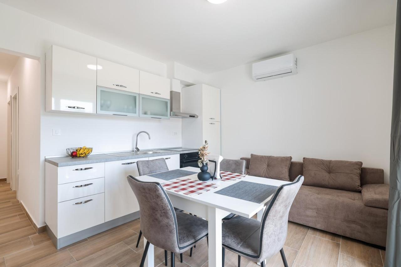 Beachfront Apartments Tic With Seaview Miletici 外观 照片