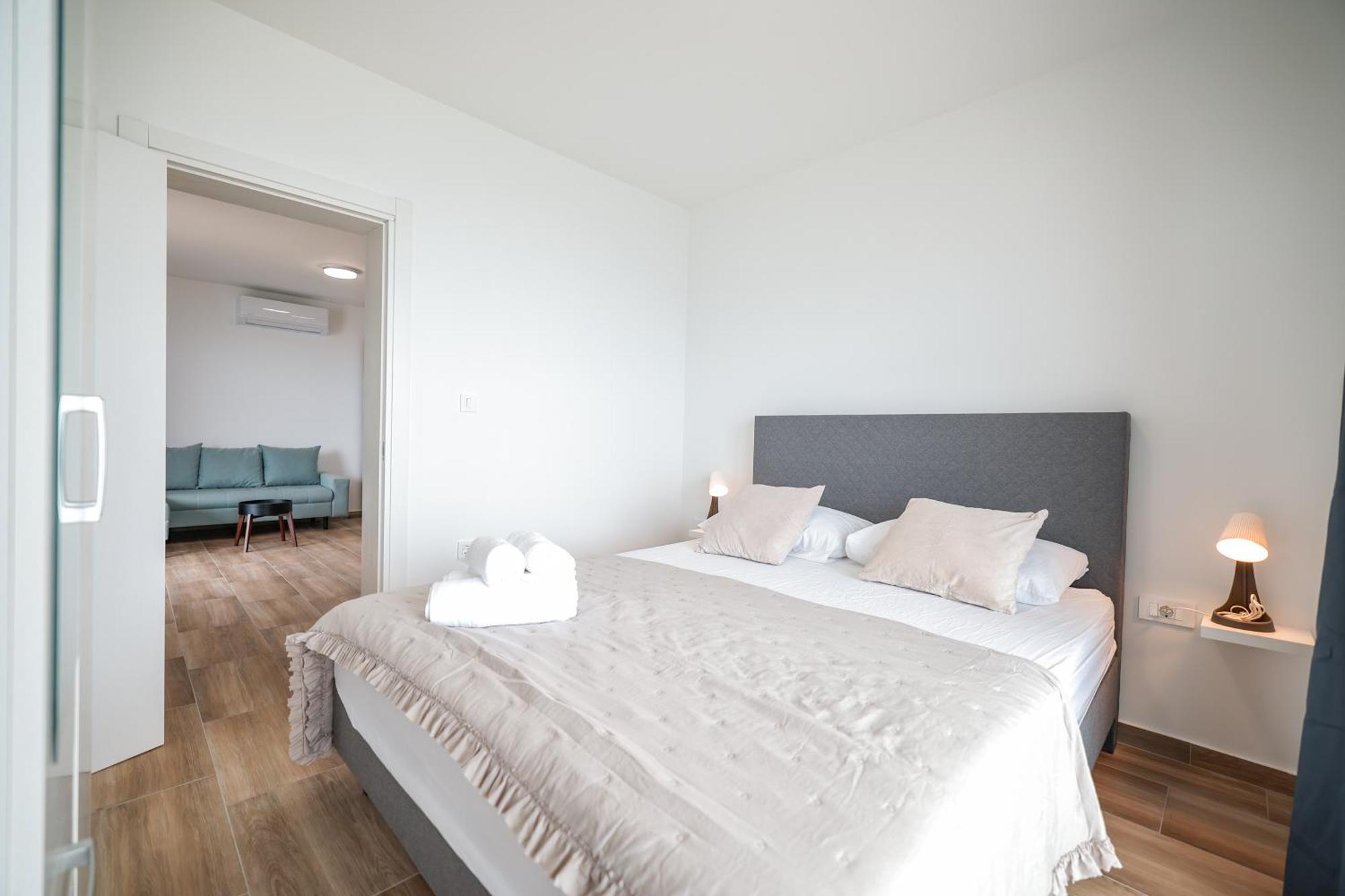 Beachfront Apartments Tic With Seaview Miletici 外观 照片
